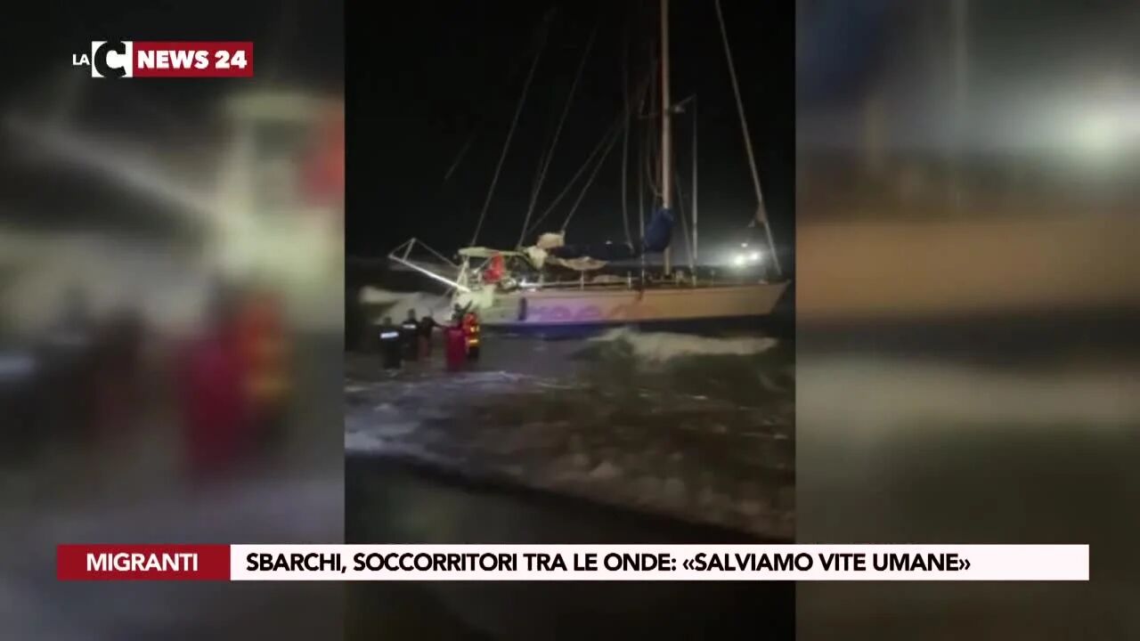 Sbarchi, soccorritori tra le onde: «Salviamo vite umane»