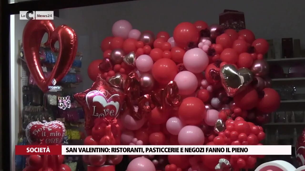 San Valentino: ristoranti, pasticcerie e negozi fanno il pieno