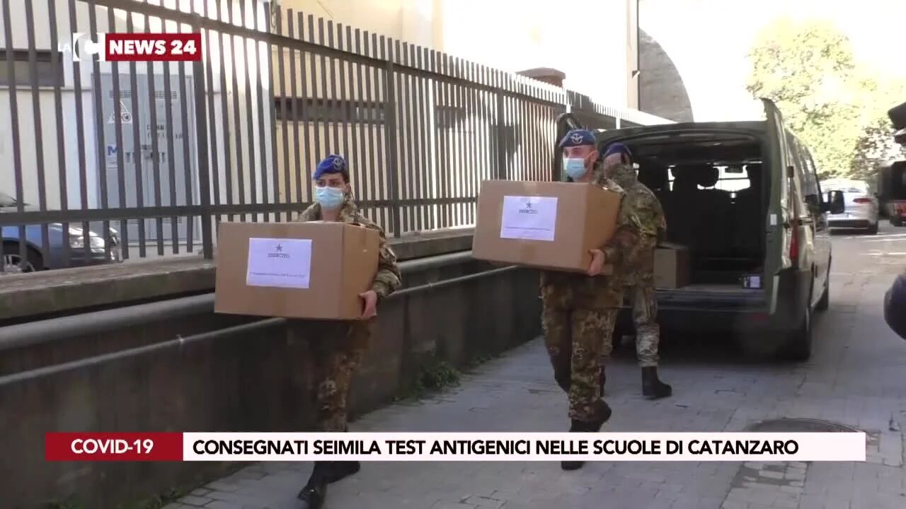 Consegnati seimila test antigenici nelle scuole di Catanzaro