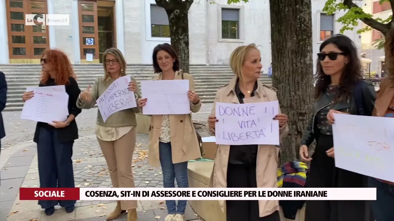 Cosenza, sit-in di assessore e consigliere per le donne iraniane