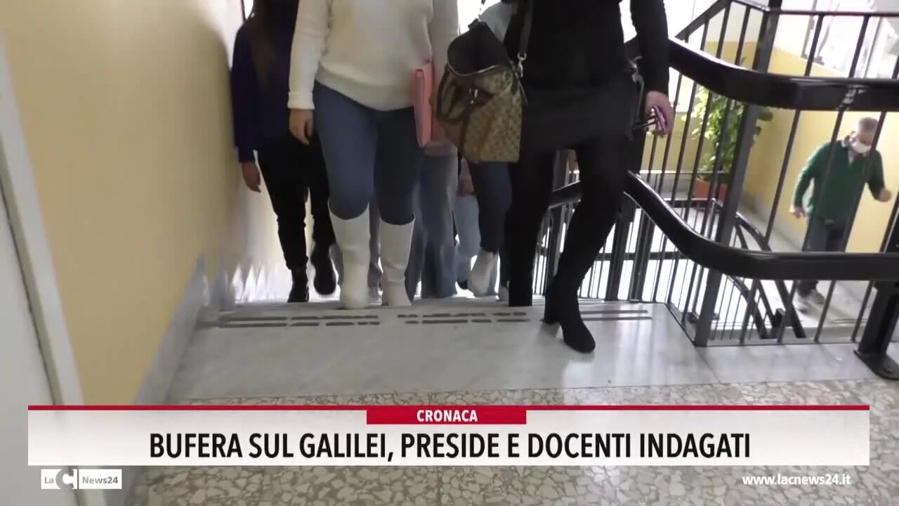 Bufera sul liceo Galilei di Lamezia, preside e docenti indagati