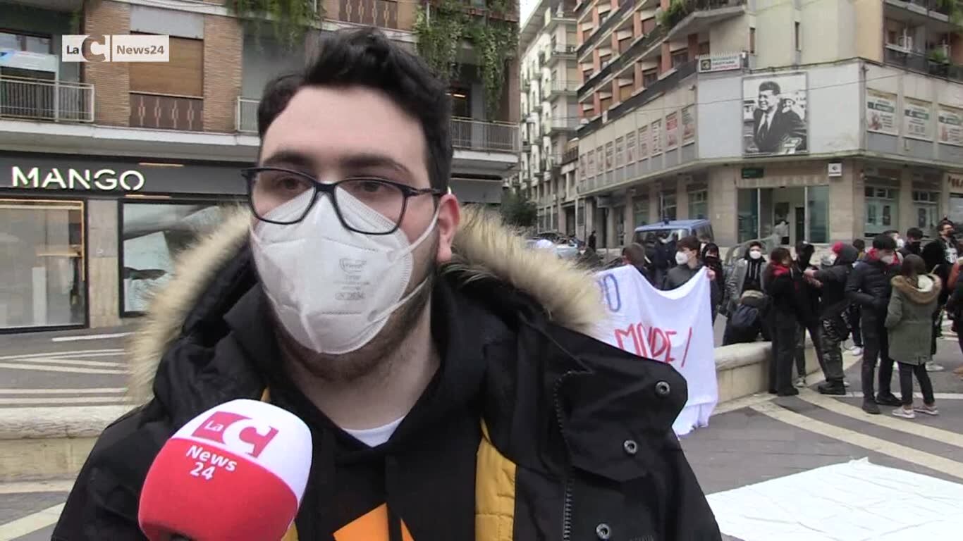 Manifestazione studenti a Cosenza - intervista