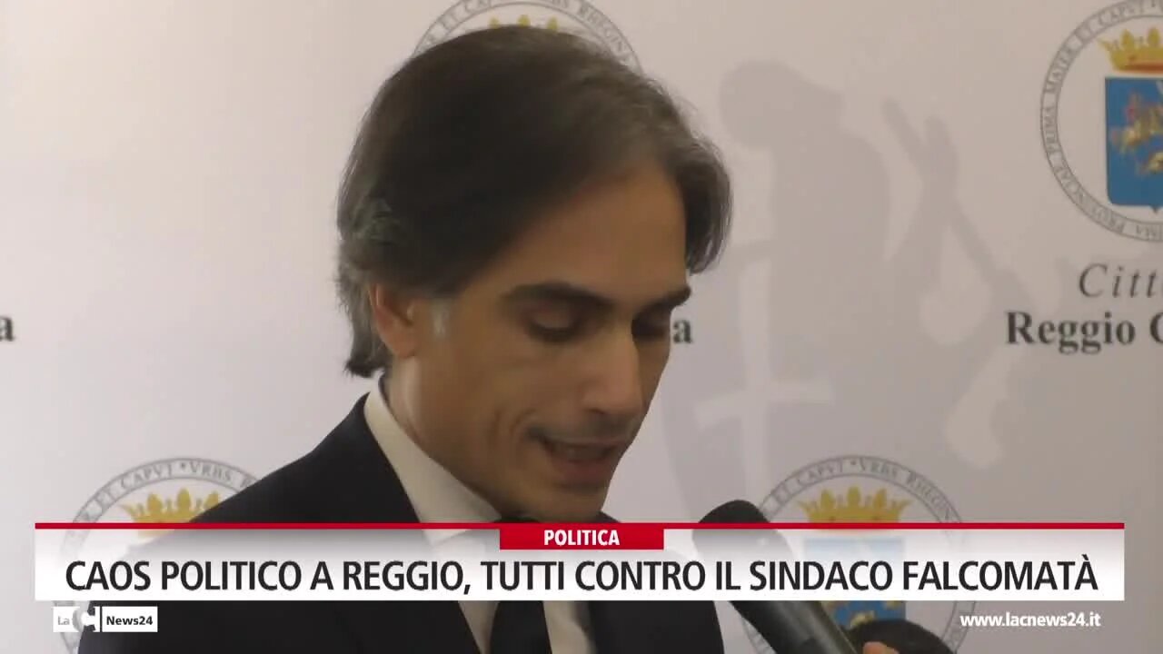 Caos politico a Reggio, tutti contro il sindaco Falcomatà