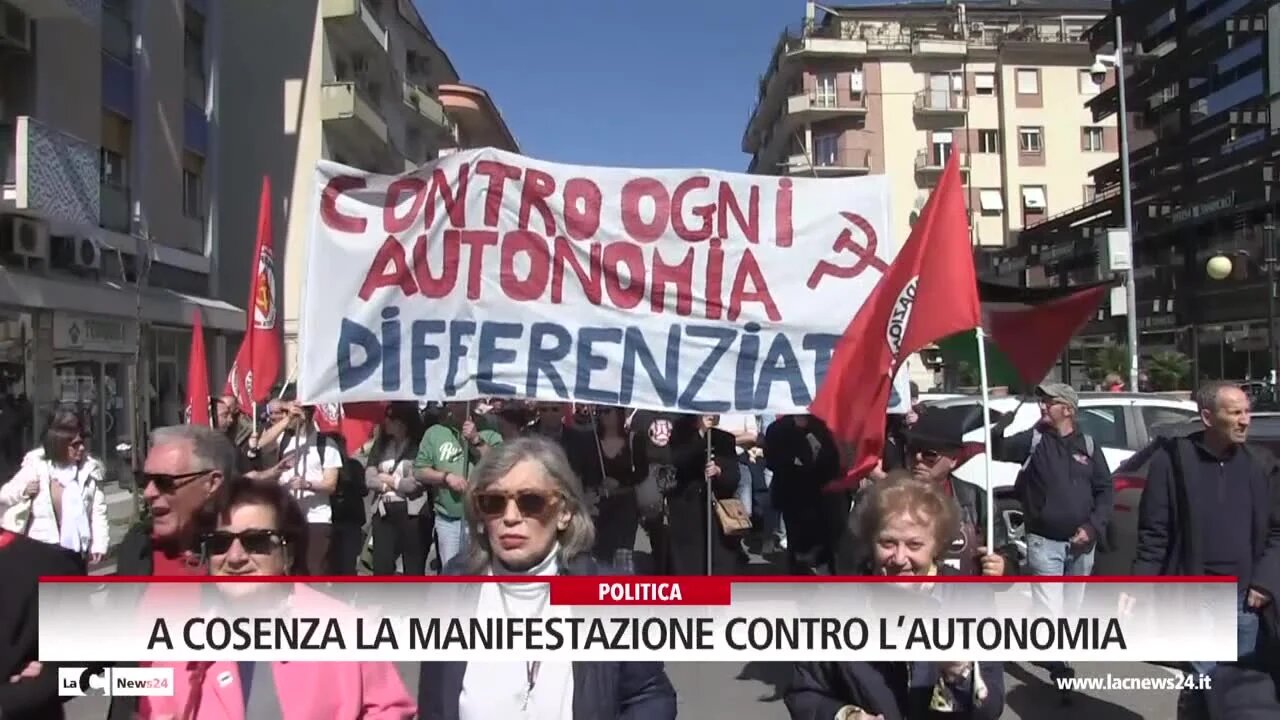 A Cosenza la manifestazione contro l’autonomia