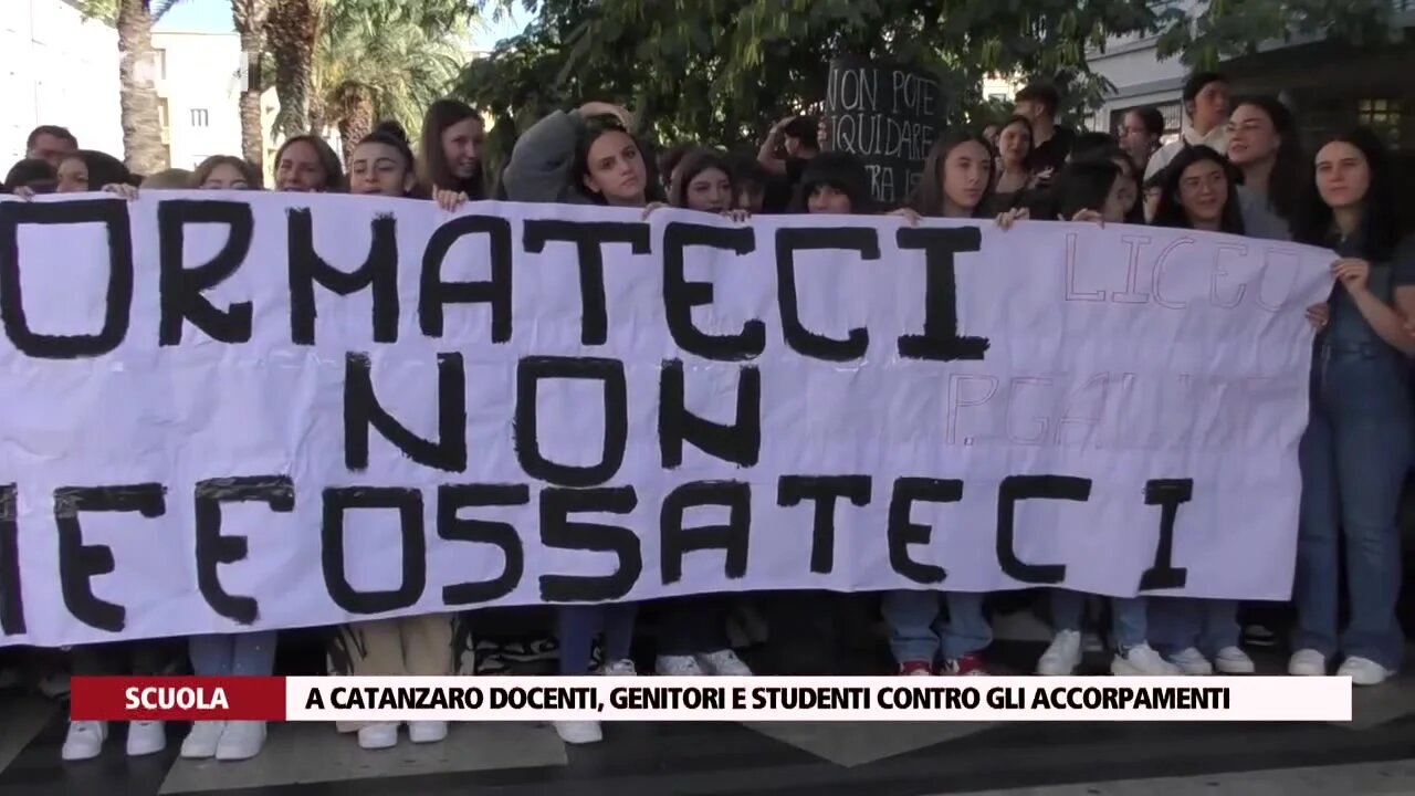 A Catanzaro docenti, genitori e studenti contro gli accorpamenti