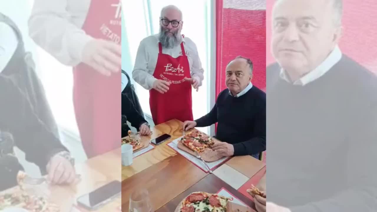 Pizza dedicata a Gratteri