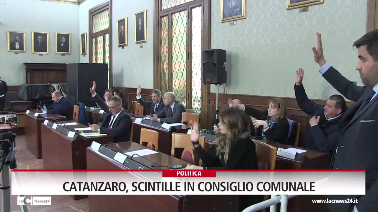 Catanzaro, scintille in consiglio comunale