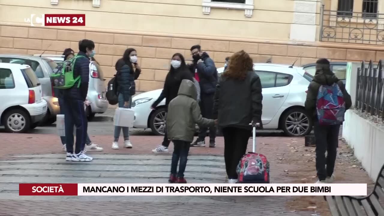 Mancano i mezzi di trasporto, niente scuola per due bimbi