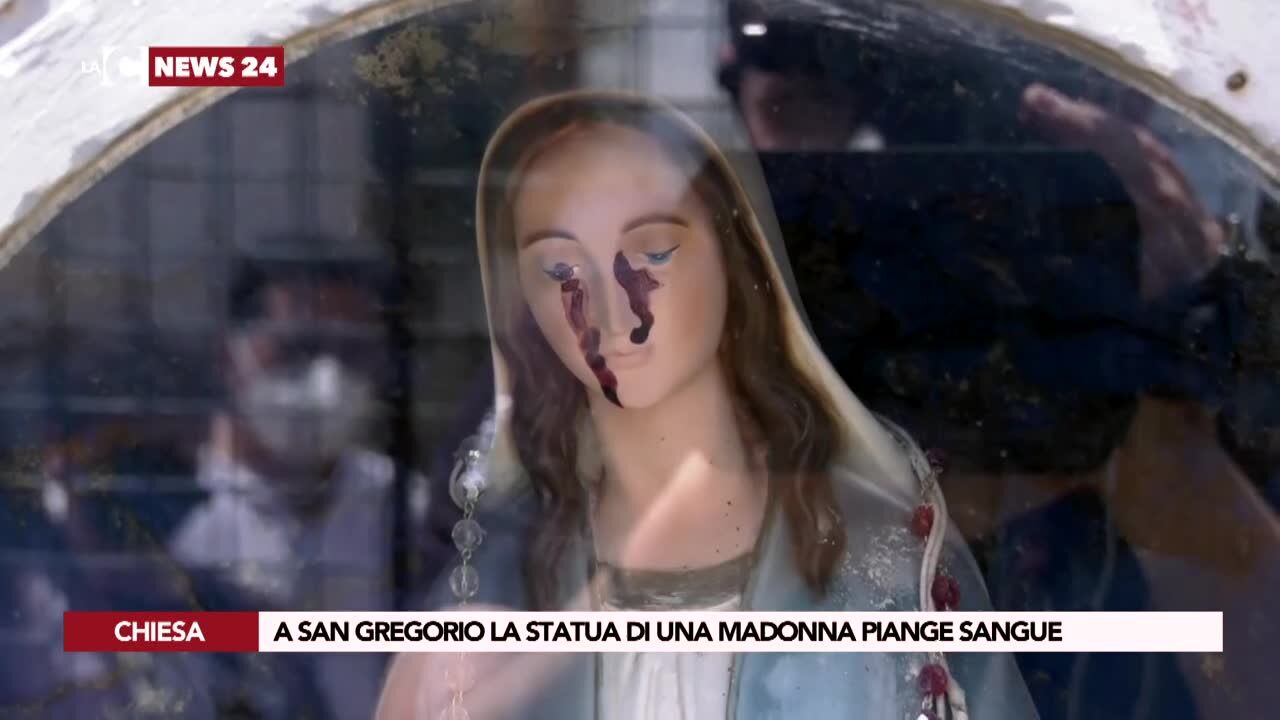 A San Gregorio la statua di una Madonna piange sangue