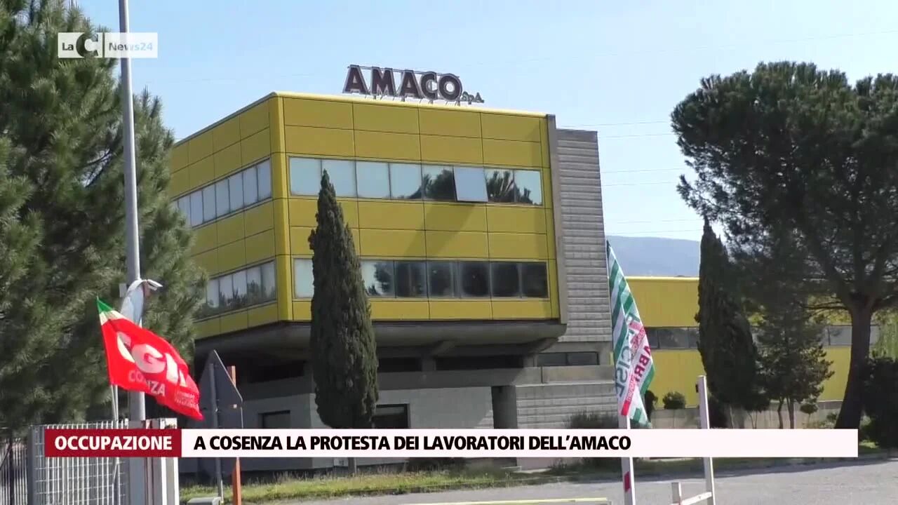 A Cosenza la protesta dei lavoratori dell’Amaco
