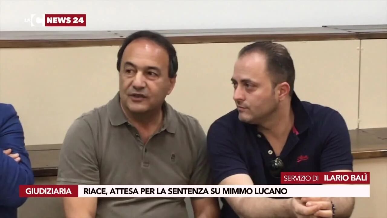 Riace, attesa per la sentenza su Mimmo Lucano