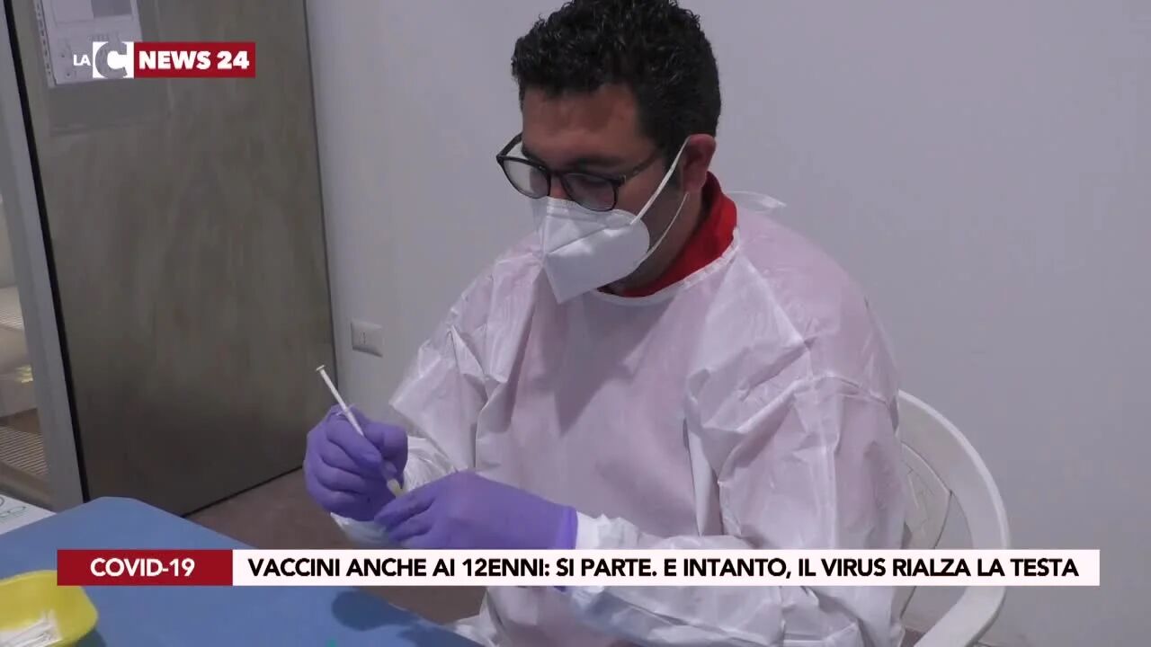 Vaccini anche ai 12enni: si parte. E intanto, il virus rialza la testa