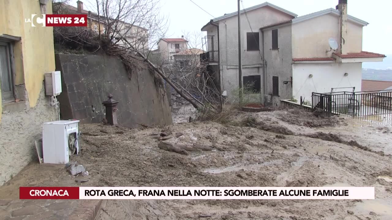 Rota Greca, frana nella notte: sgomberate alcune famiglie
