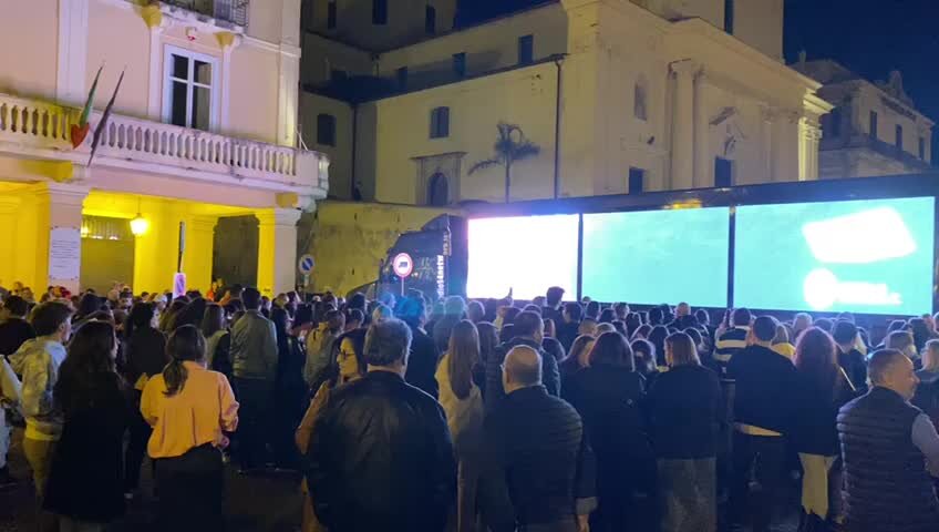 Cresce l’attesa per la finale di Amici, Lamezia e la Calabria tifano Luigi Strangis