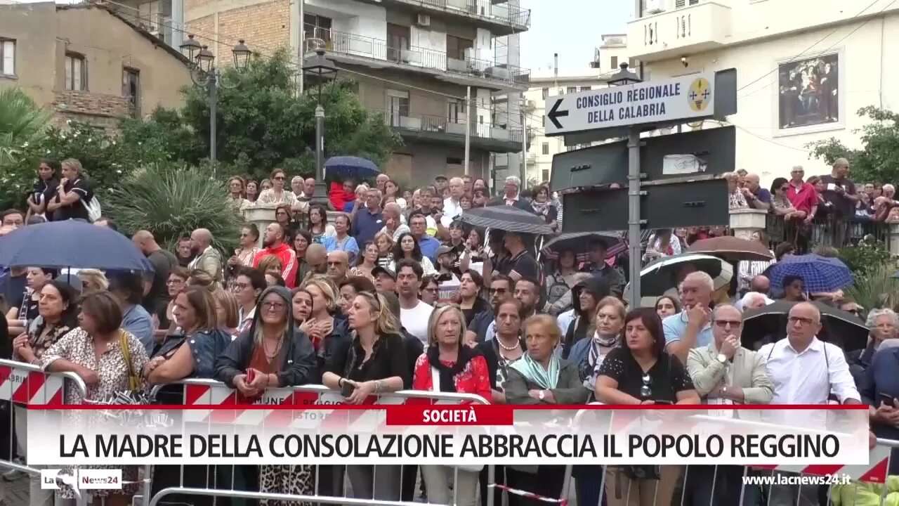 La madre della consolazione abbraccia il popolo reggino