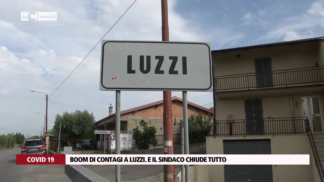 Boom di contagi a Luzzi. E il sindaco chiude tutto