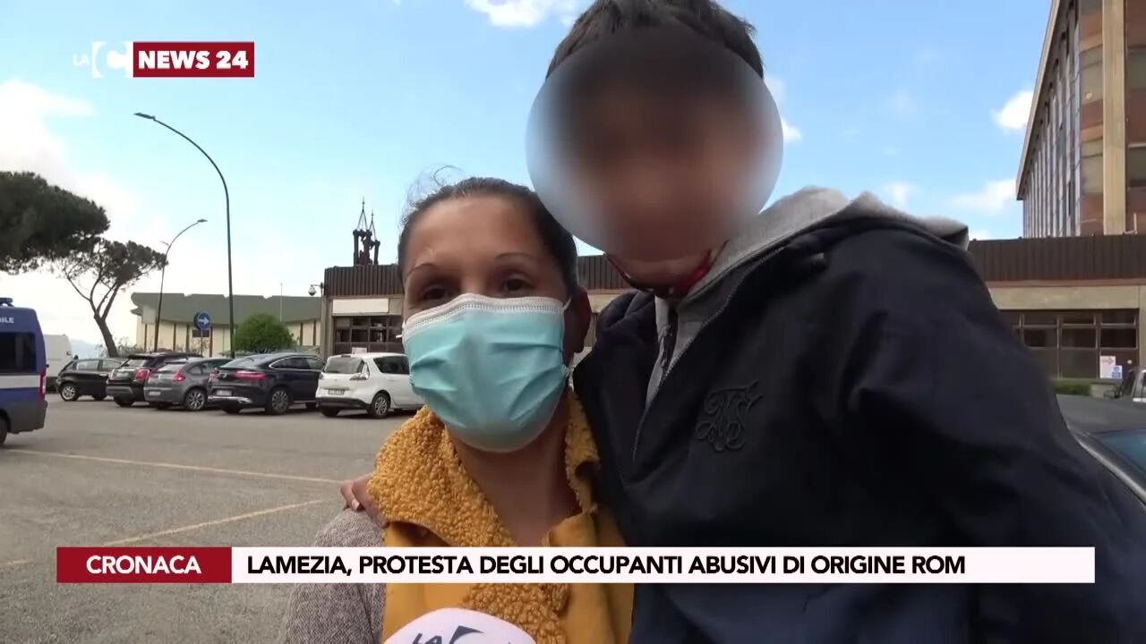 Lamezia, protesta degli occupanti abusivi di origine rom