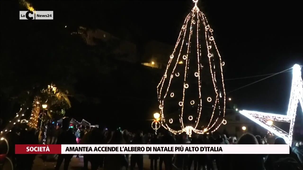 Amantea accende l’albero di natale più alto d’Italia