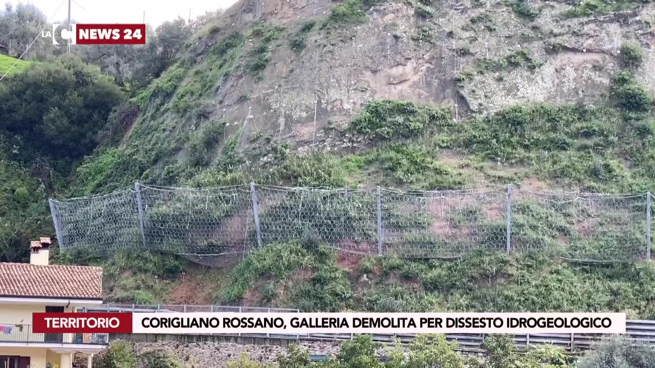Corigliano Rossano, galleria demolita per dissesto idrogeologico 