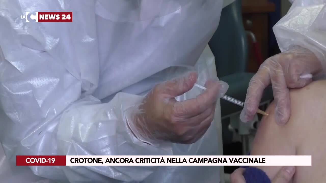 Vaccini, ritardi a Crotone: «Anziani non autosufficienti ancora in attesa del siero a domicilio»