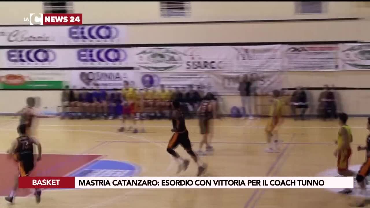 Mastria Catanzaro: esordio con vittoria per il coach Tunno