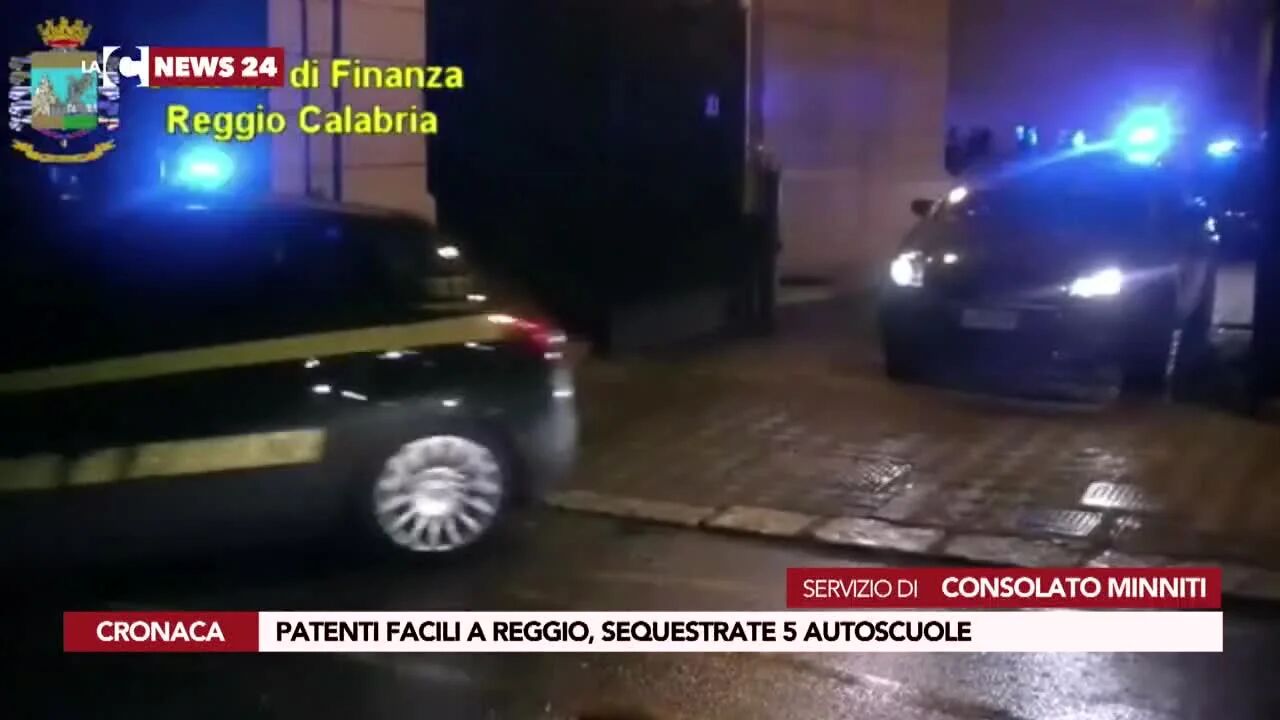 Patenti facili a Reggio, sequestrate 5 autoscuole