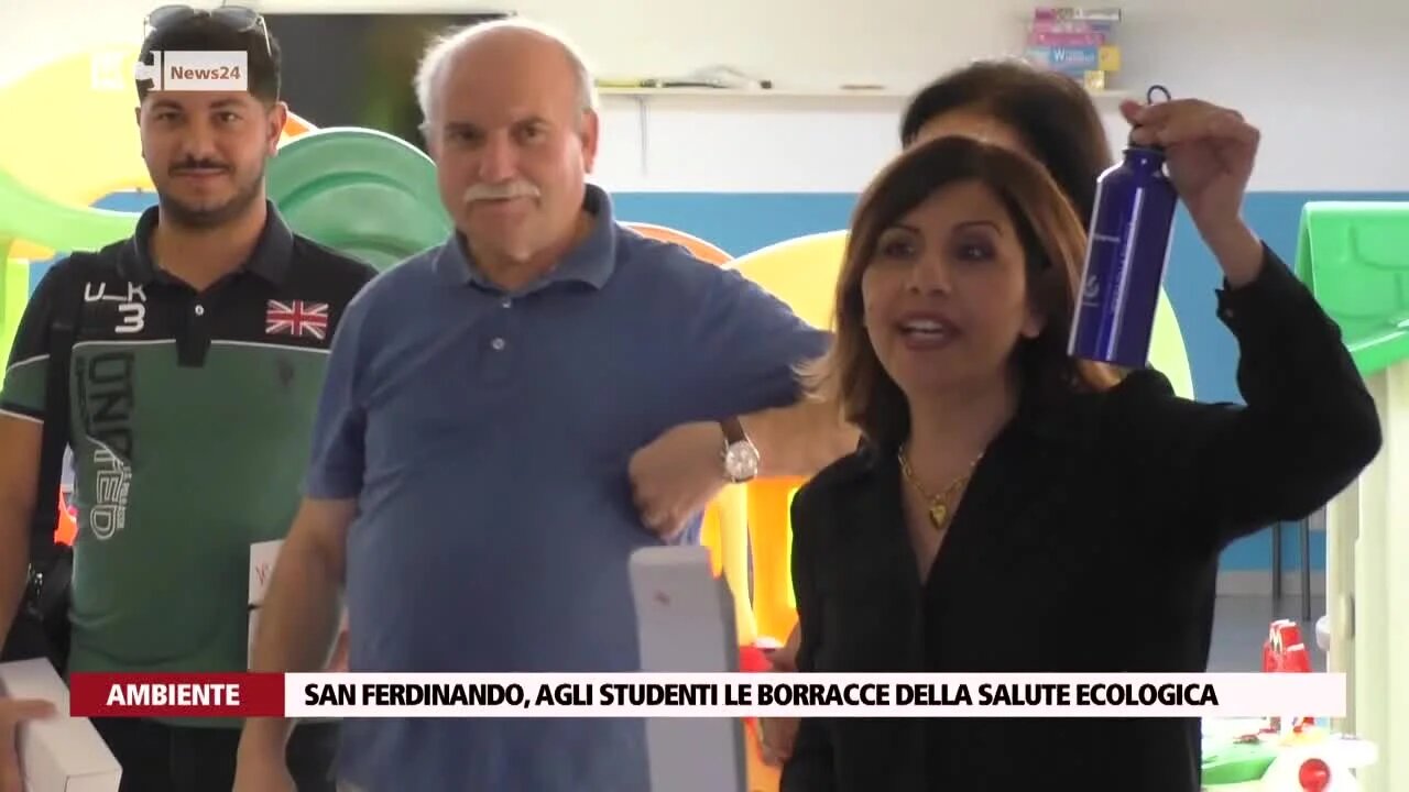 San Ferdinando, distribuite agli studenti le borracce ecologiche per limitare l’uso della plastica