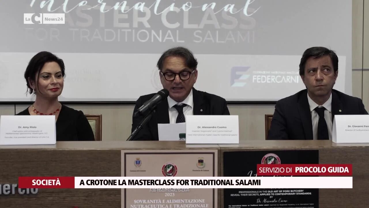 A Crotone la masterclass for traditional salami
