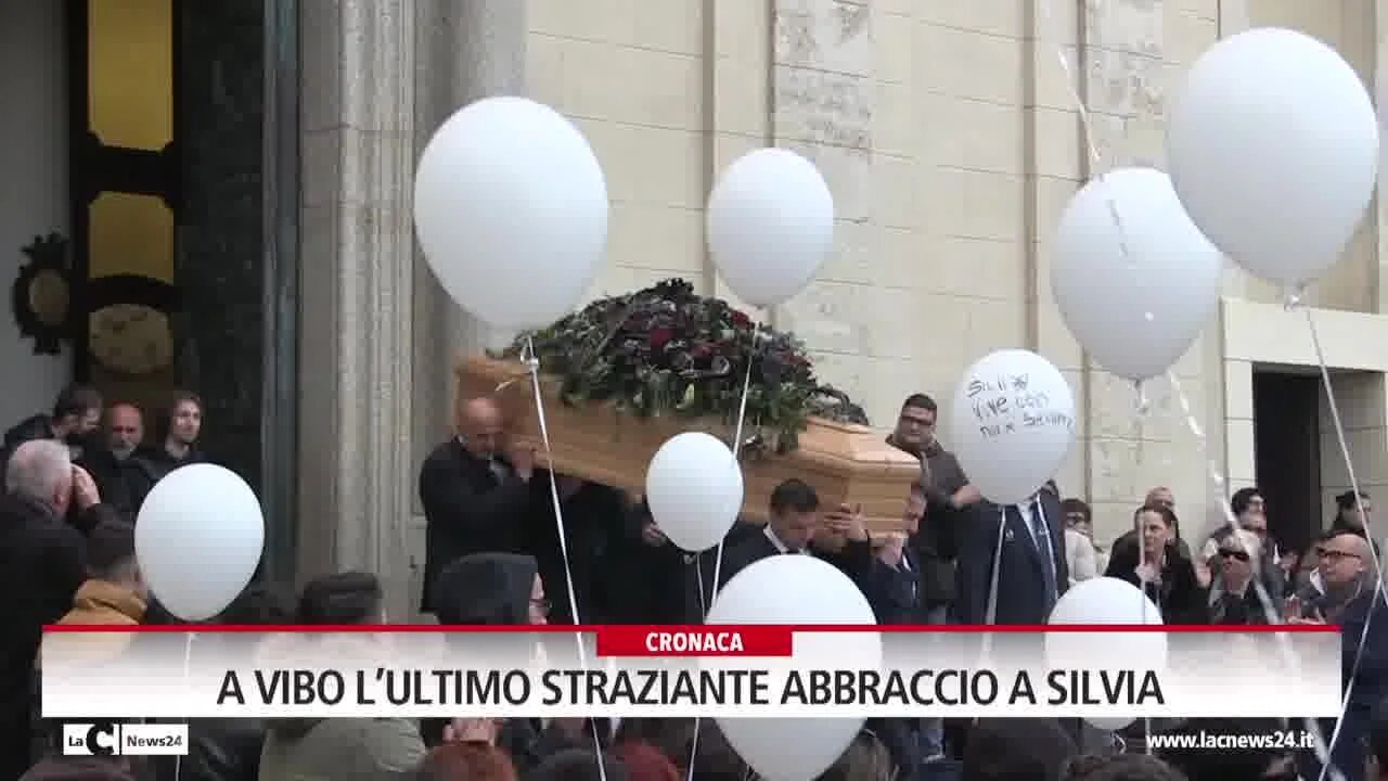 A Vibo l’ultimo straziante abbraccio a Silvia