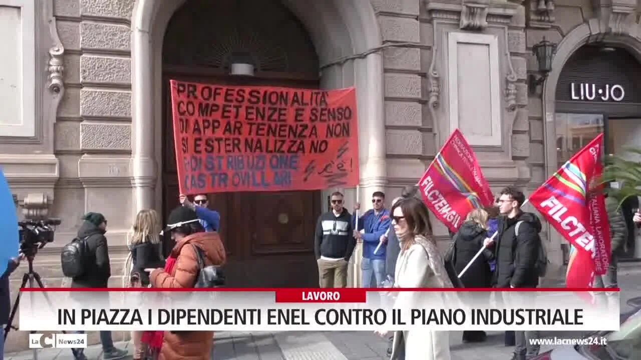 In piazza i dipendenti Enel contro il piano industriale