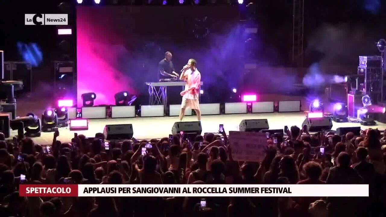 Applausi per Sangiovanni al Roccella Summer Festival