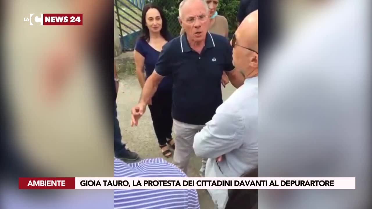 Gioia Tauro, la protesta a oltranza davanti al depuratore