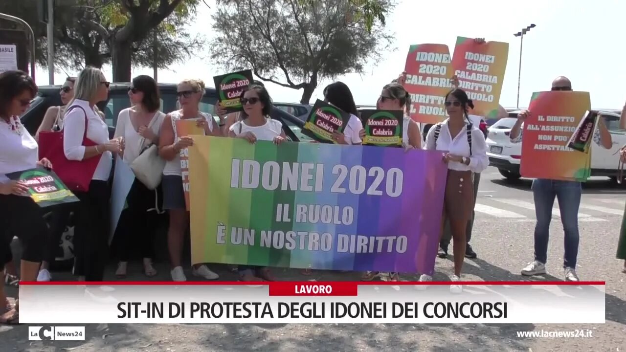 Sit-in di protesta degli idonei dei concorsi