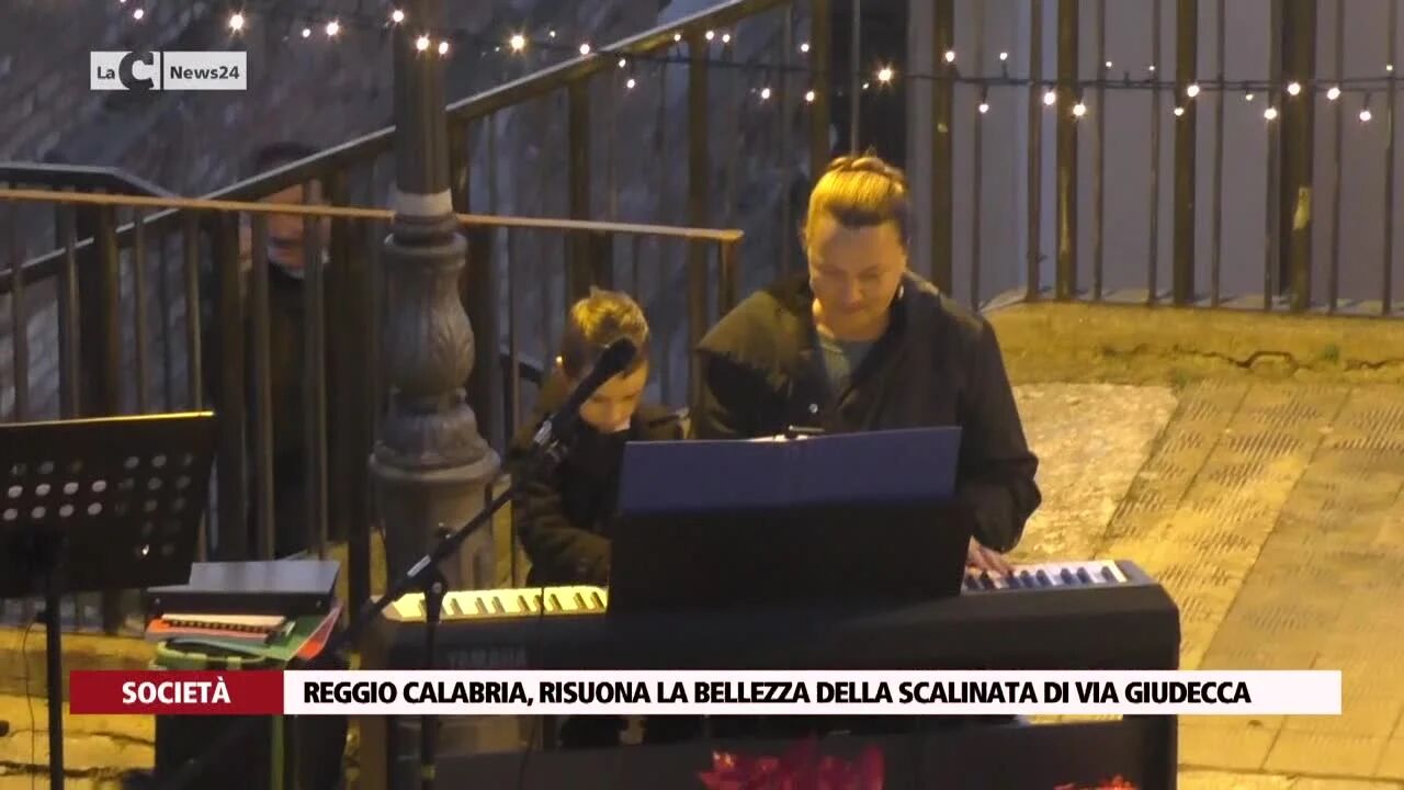 Reggio Calabria, risuona la bellezza della scalinata di via Giudecca