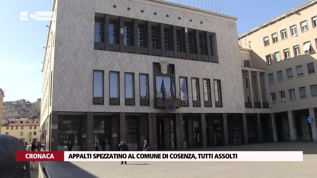 Appalti spezzatino al Comune di Cosenza, tutti assolti