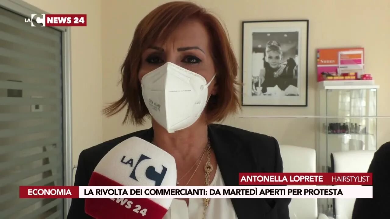 La rivolta dei commercianti: da martedì aperti per protesta
