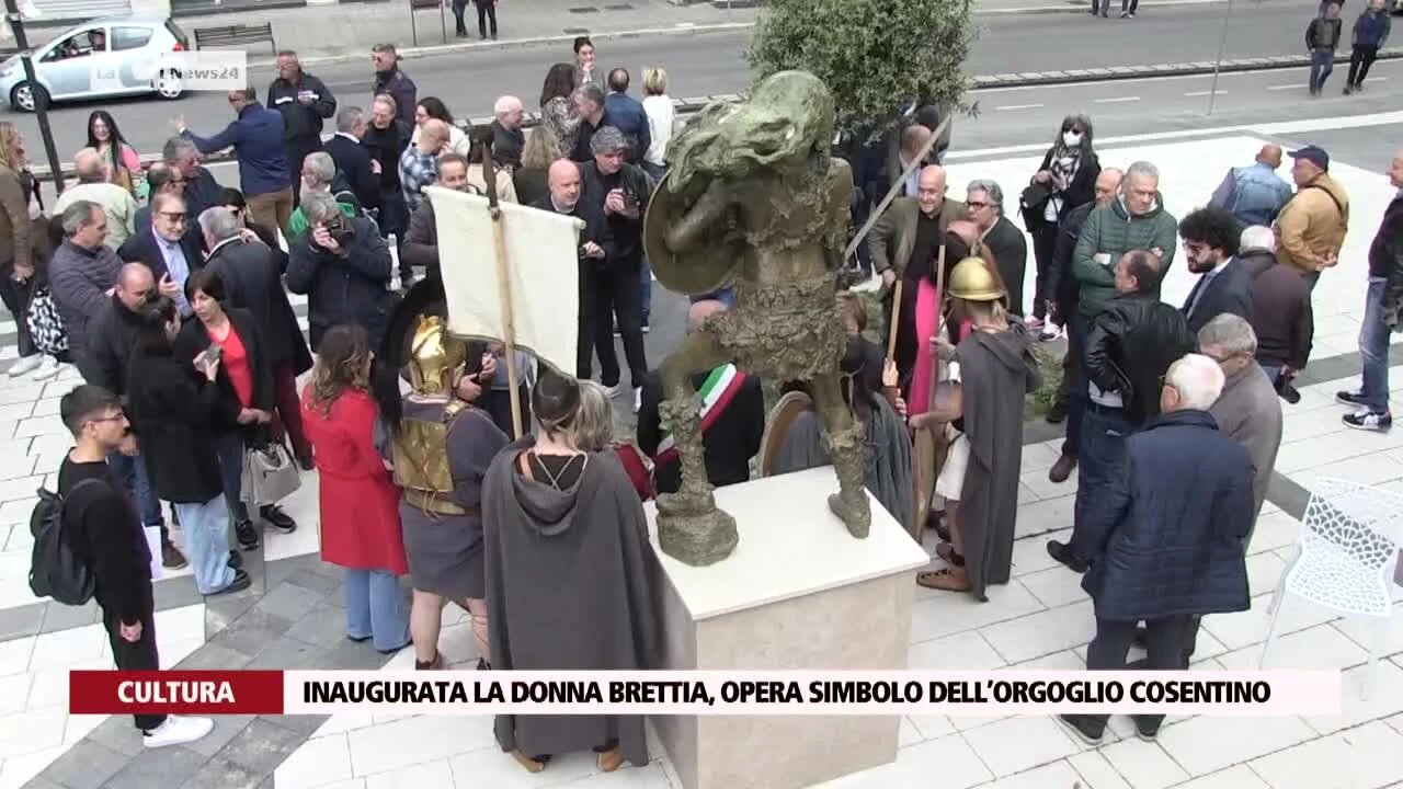 Inaugurata la donna Brettia, opera simbolo dell’orgoglio cosentino