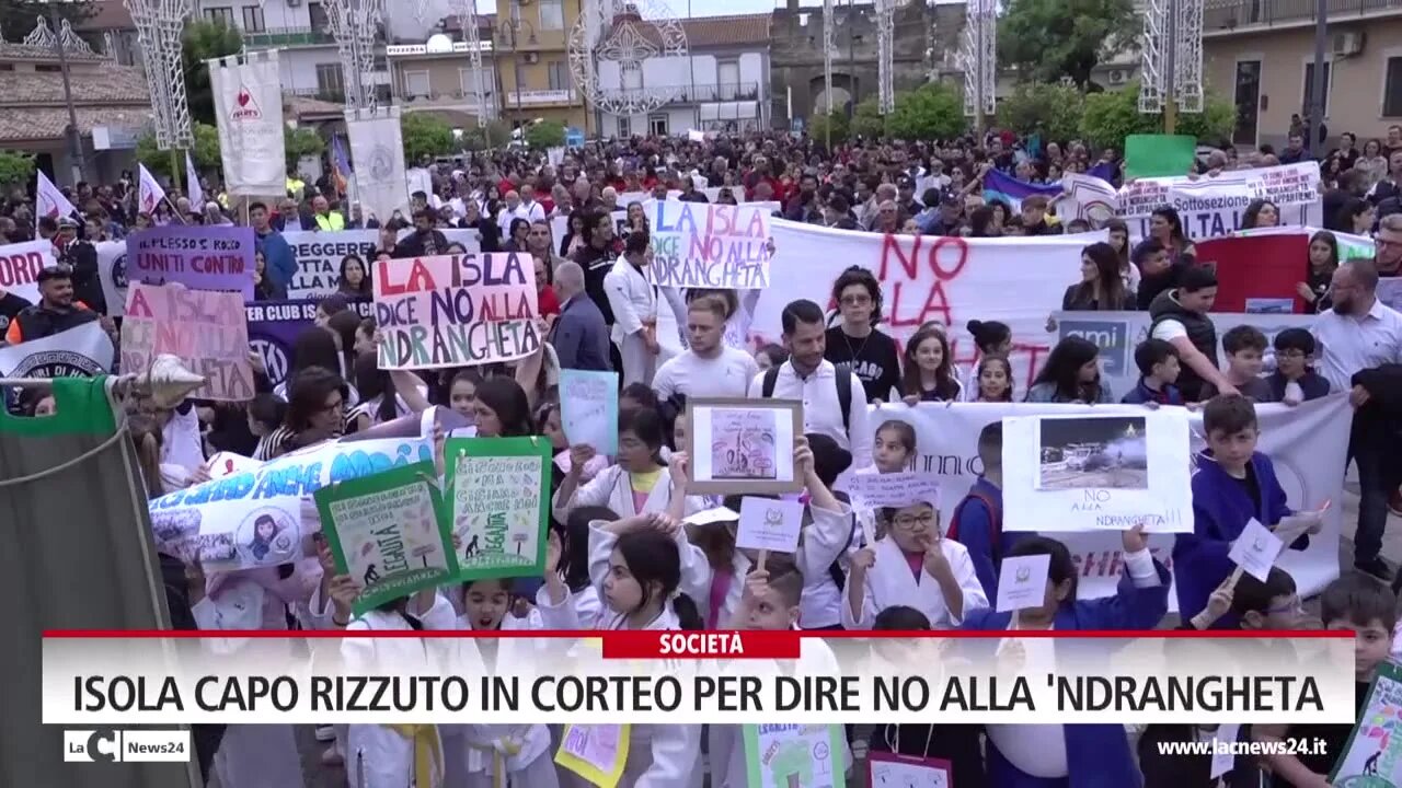 Isola Capo Rizzuto in piazza per dire No alla 'Ndrangheta