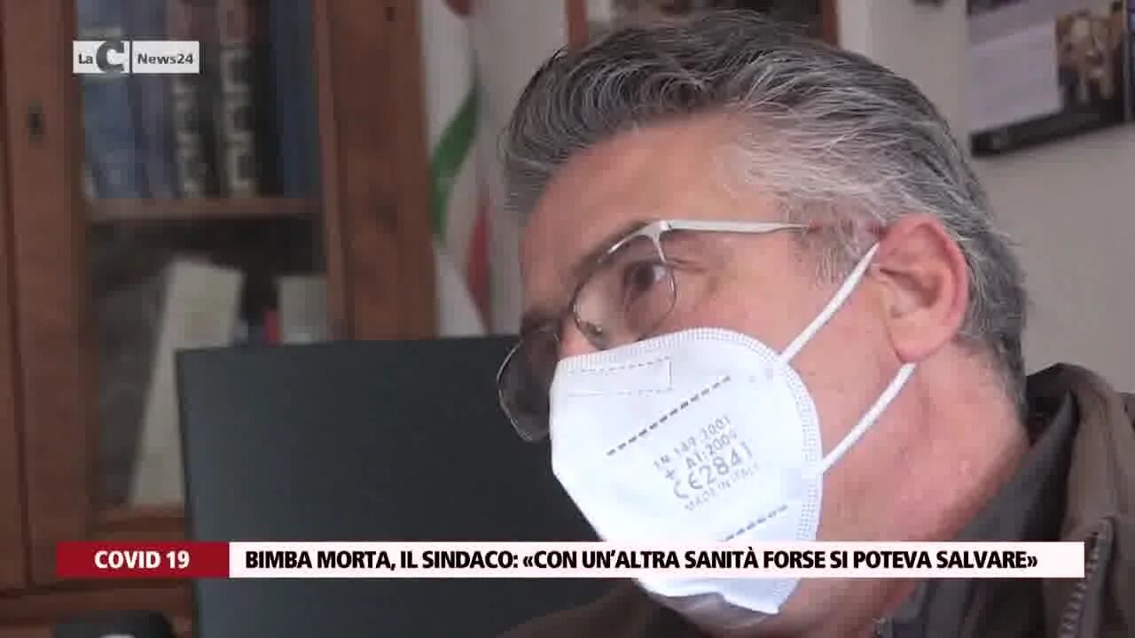 Bimba morta, il sindaco: «Con un’altra sanità forse si poteva salvare»