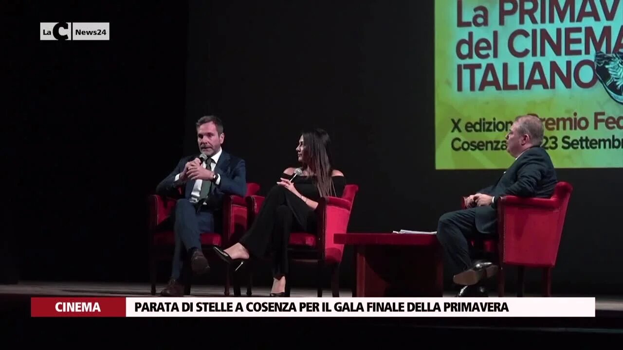 Brillano le stelle a Cosenza per il gala della Primavera del cinema. Tra grandi nomi e qualcuno “troppo” divo