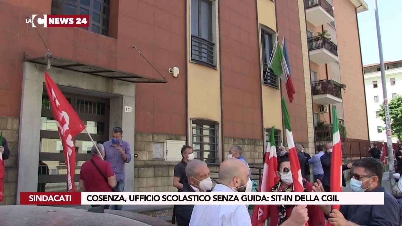 Cosenza, Ufficio Scolastico senza guida: sit-in della Cgil