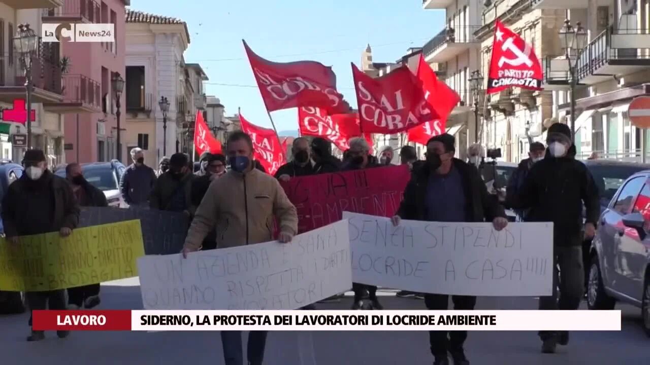 Siderno, la protesta dei lavoratori di Locride Ambiente