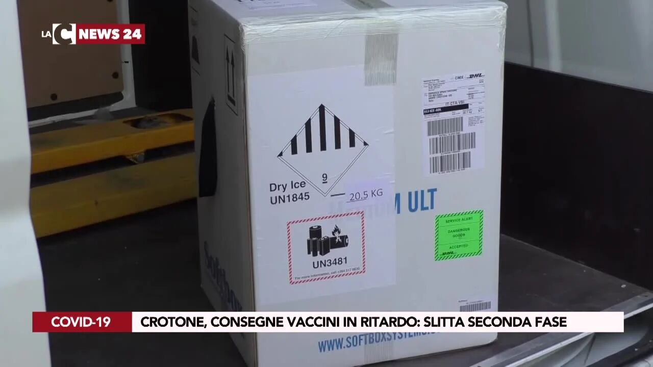 Crotone, consegne vaccini in ritardo: slitta seconda fase