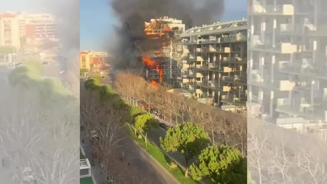 Valencia, maxi incendio divora un palazzo di 14 piani