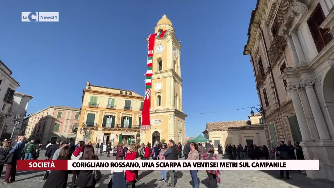 Corigliano Rossano, una sciarpa da ventisei metri sul campanile