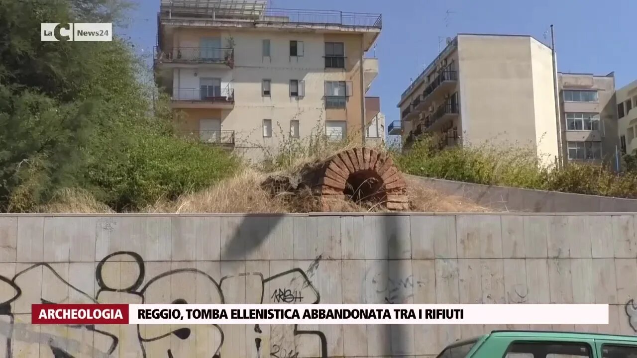 Reggio, tomba ellenistica abbandonata tra i rifiuti