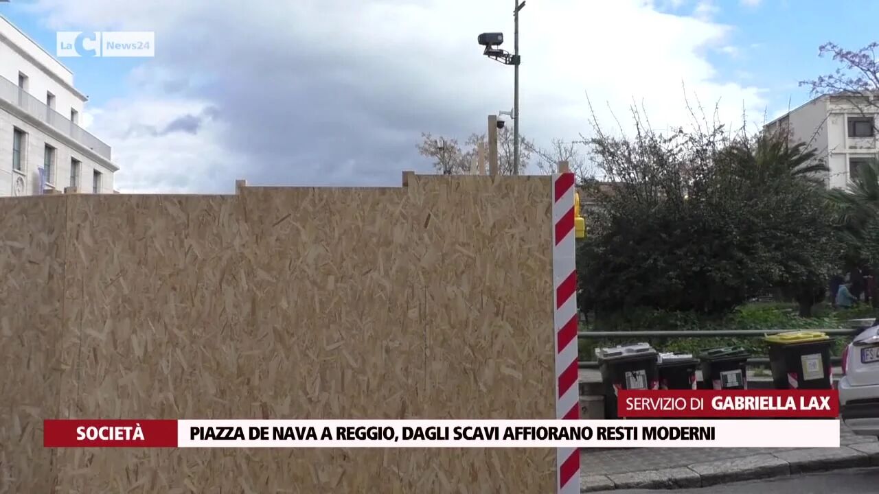 Piazza De Nava a Reggio, dagli scavi affiorano resti moderni