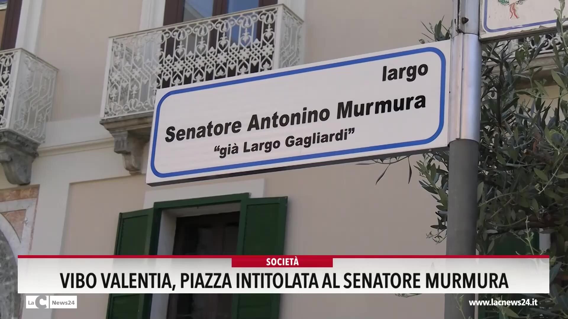 Vibo, Largo Gagliardi diventa Largo Murmura in onore del senatore che ha fatto la storia della provincia. La moglie: «Il popolo lo adorava» - VIDEO