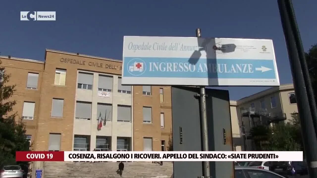 Cosenza, risalgono i ricoveri. Appello del sindaco: «Siate prudenti»