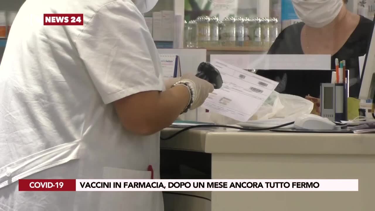 Vaccini in farmacia, dopo un mese ancora tutto fermo
